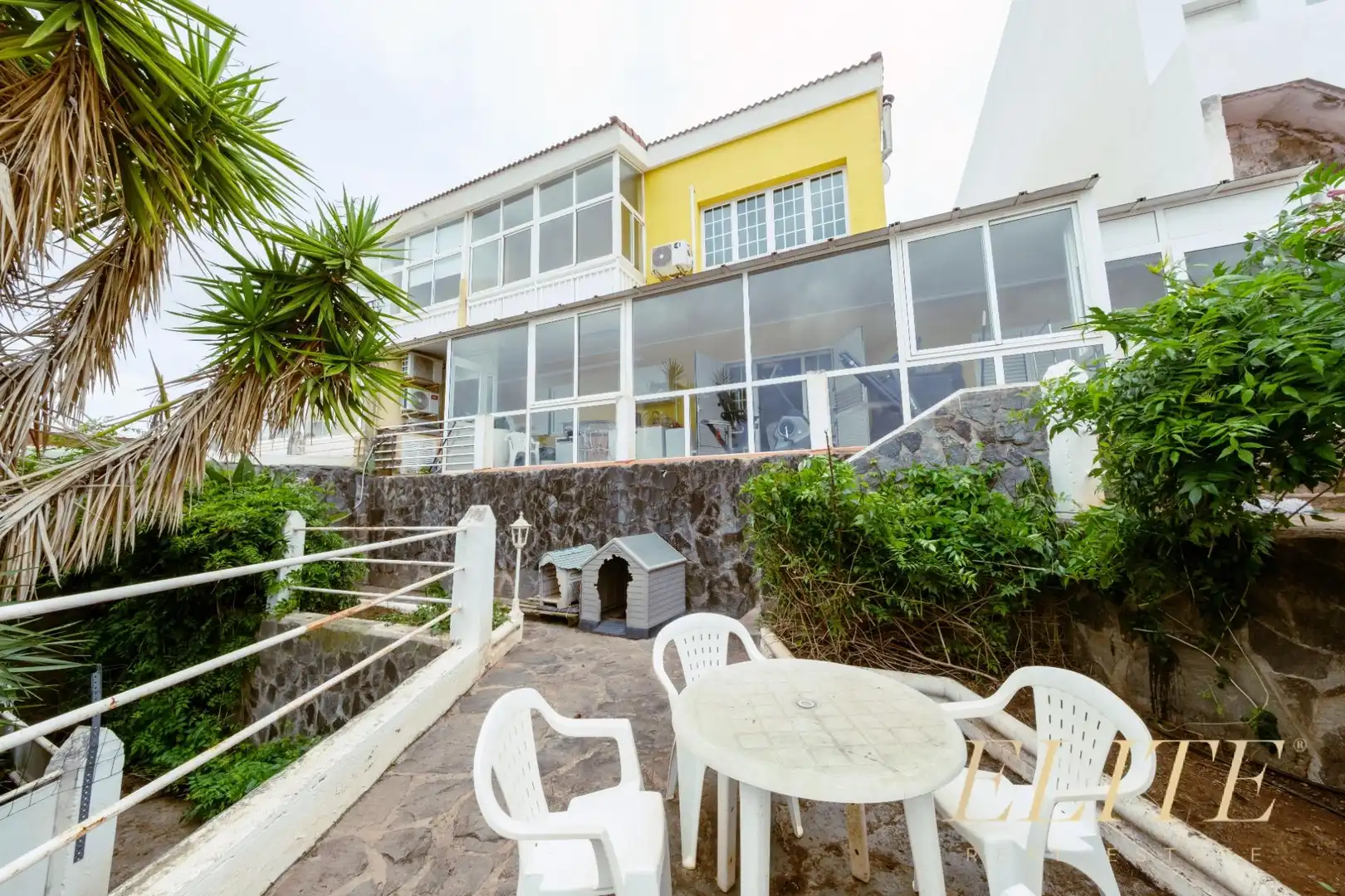 Vista exterior de Casa o xalet en venda en Santa Brígida amb Aire condicionat, Jardí privat i Terrassa