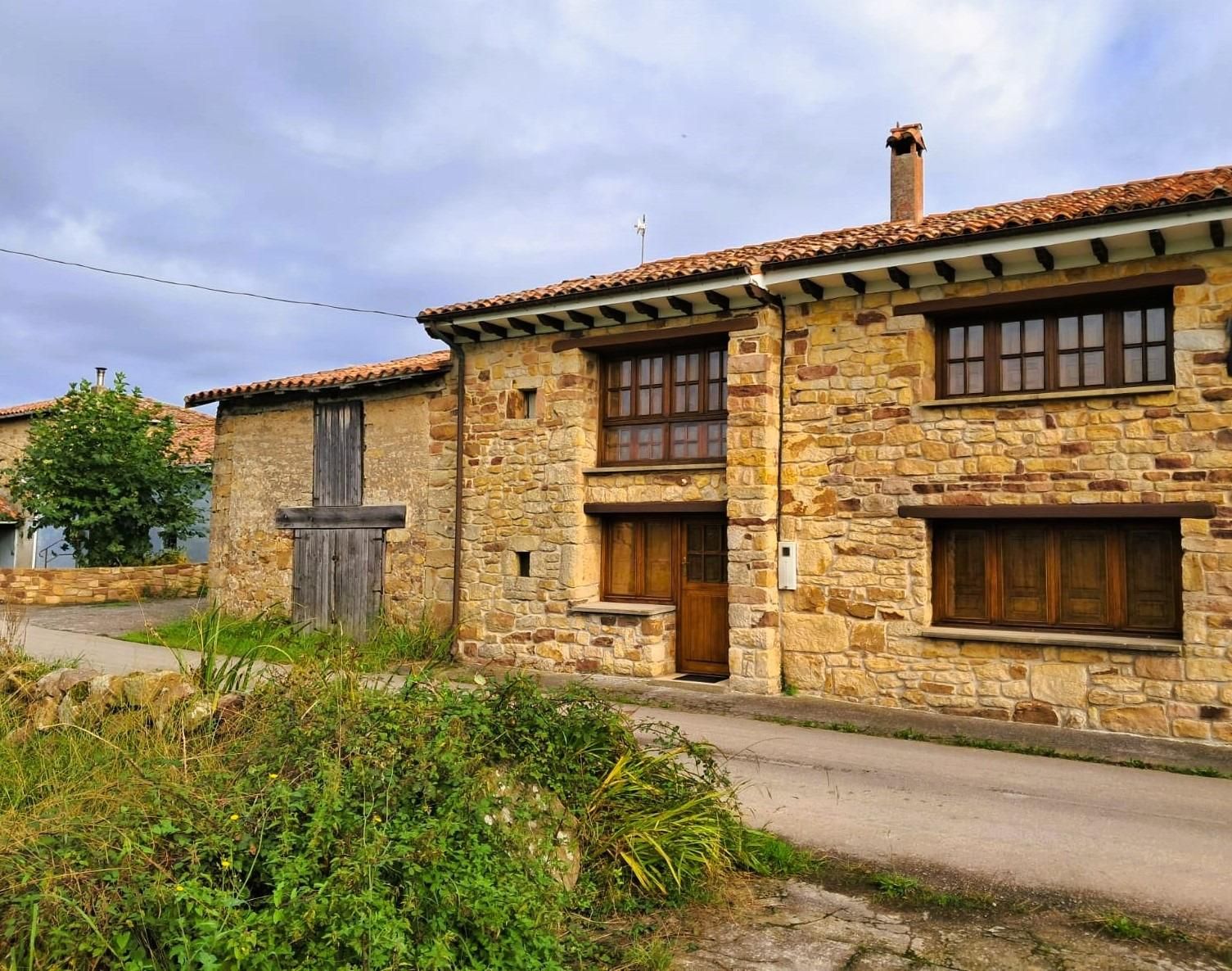 Vista exterior de Casa o xalet en venda en Villaviciosa amb Calefacció, Jardí privat i Terrassa