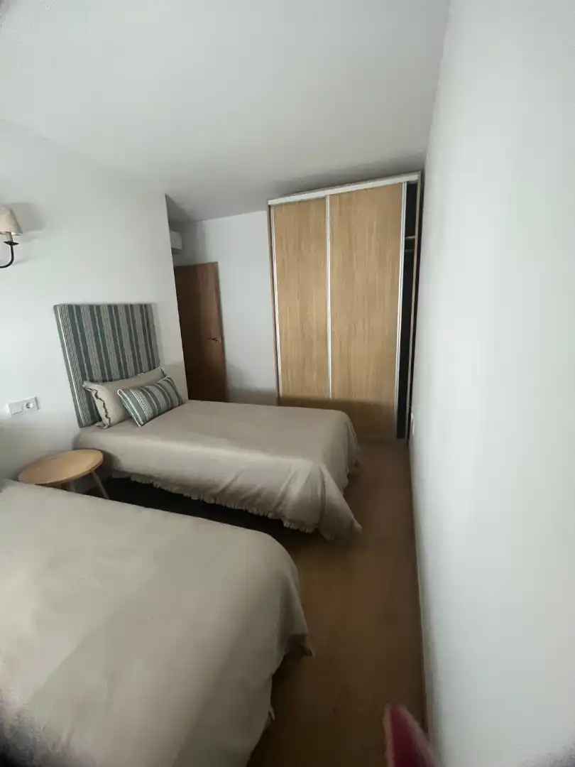 Habitación de Casa adosada en venta en Coria del Río con Aire acondicionado, Jardín privado y Terraza