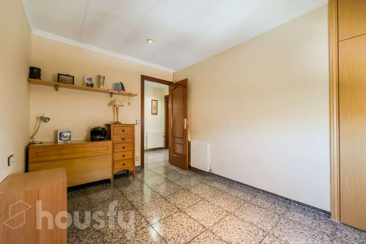 Houses for sale in Santa Coloma de Gramenet  with Air Conditioner, Heating and Private garden