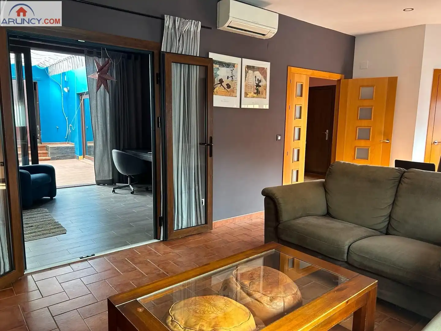 Sala d'estar de Casa adosada de lloguer en Alcalá de Guadaira amb Aire condicionat, Jardí privat i Terrassa