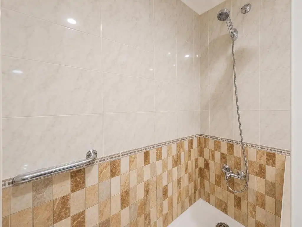 Baño de Piso en venta en Alicante / Alacant con Aire acondicionado, Calefacción y Trastero