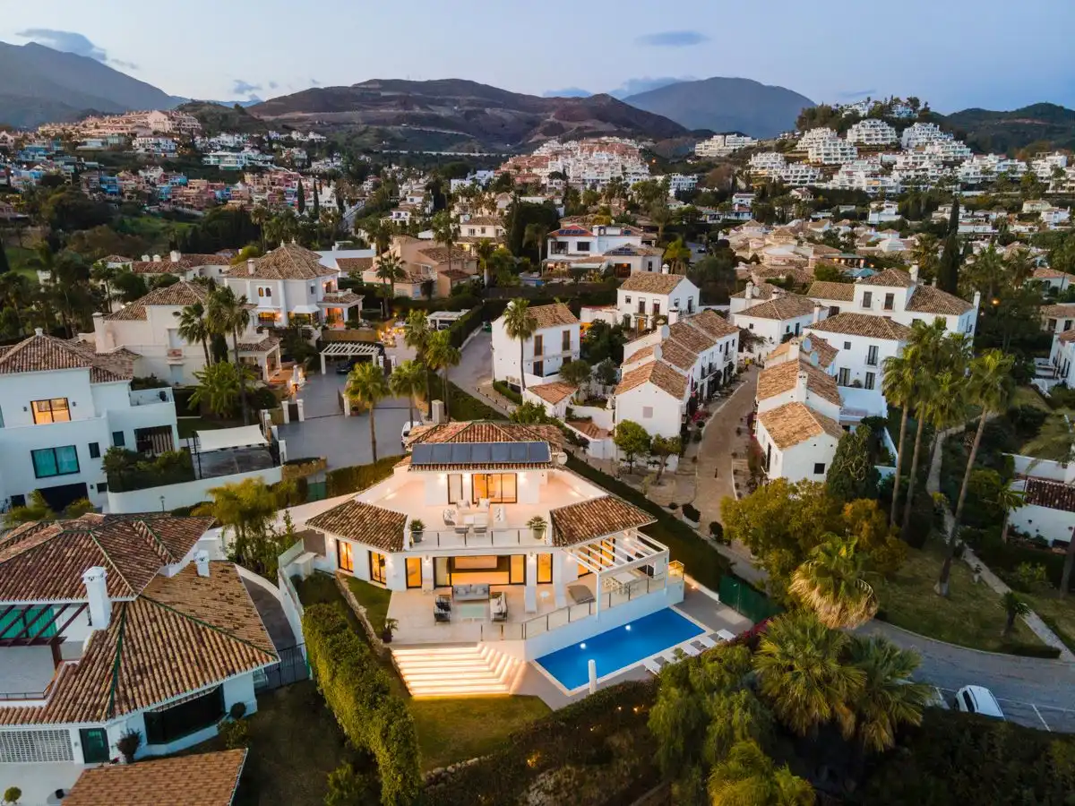 Vista exterior de Casa o chalet en venta en Marbella con Aire acondicionado, Parquet y Terraza