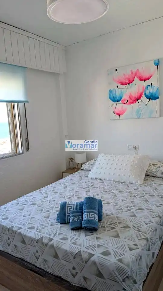 Habitación de Apartamento de alquiler en Gandia con Aire acondicionado y Amueblado