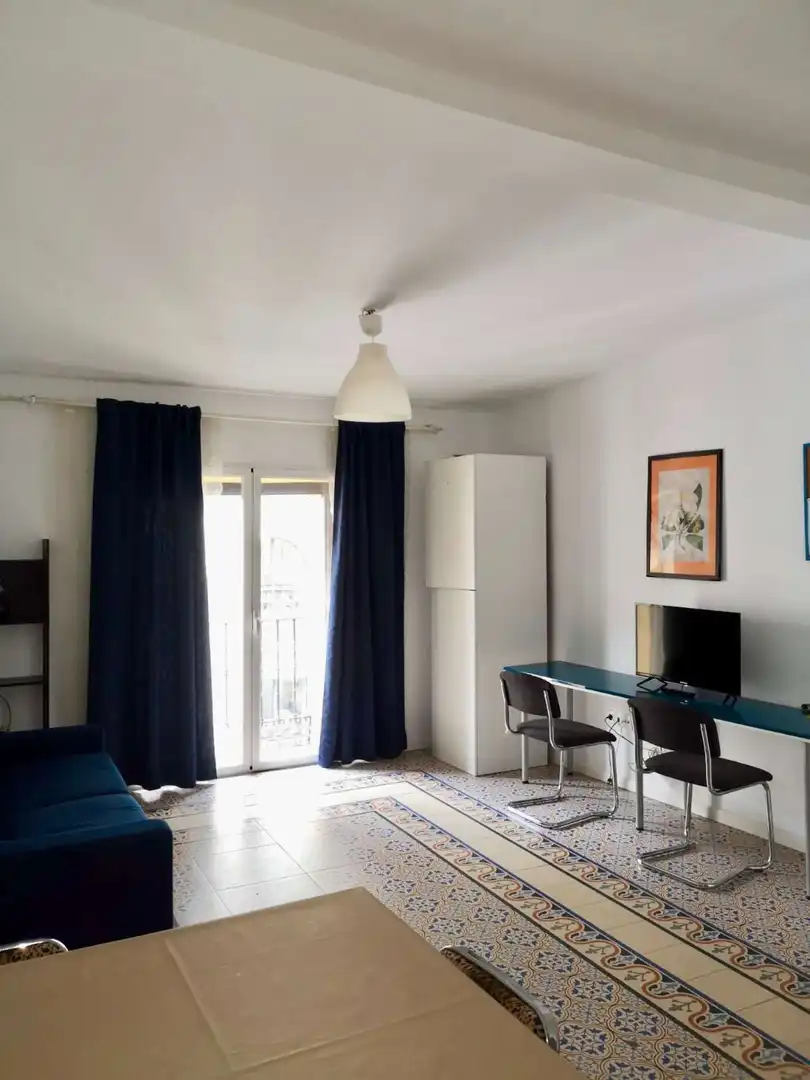 Room in Cortes - Huertas