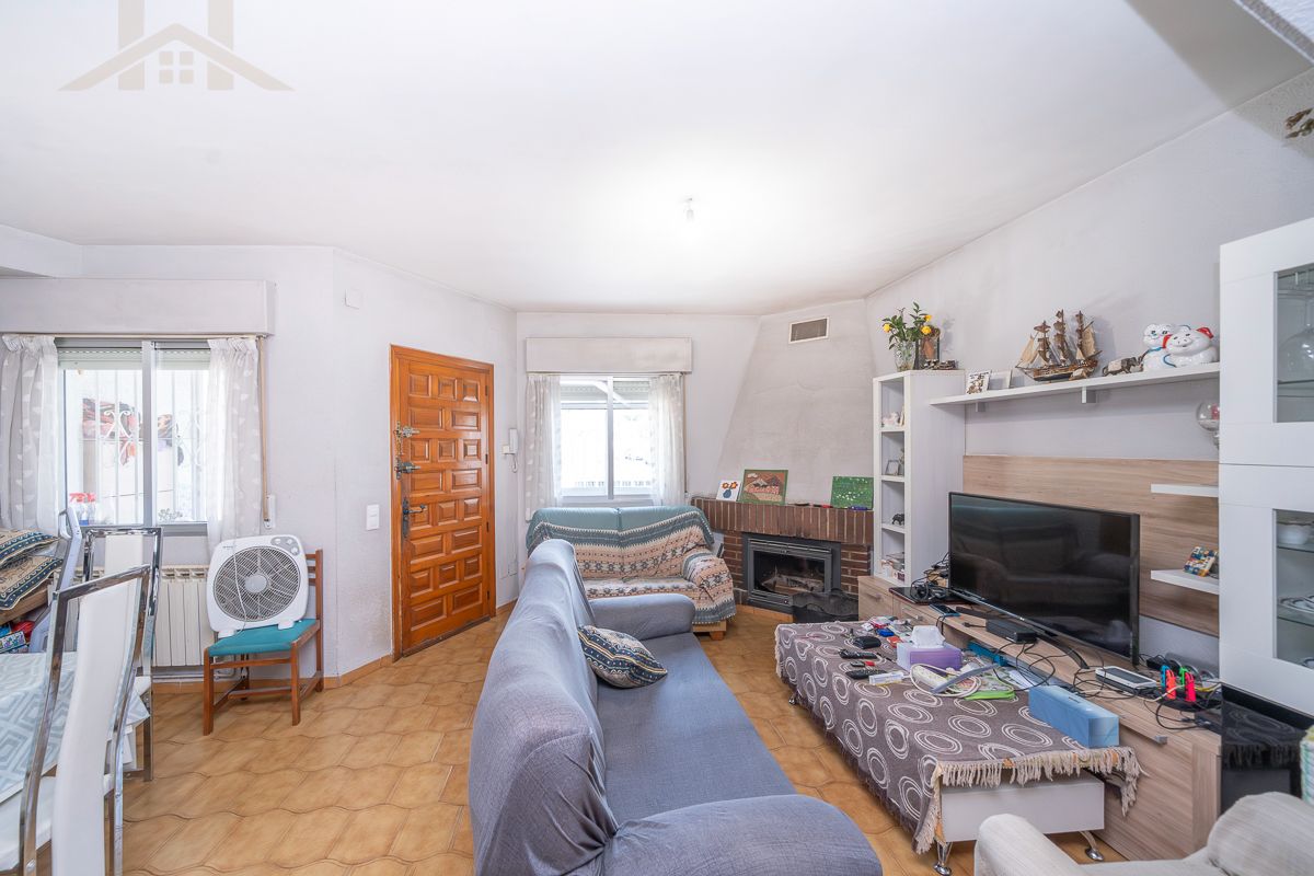 Sala d'estar de Casa adosada en venda en Moralzarzal amb Aire condicionat, Jardí privat i Terrassa