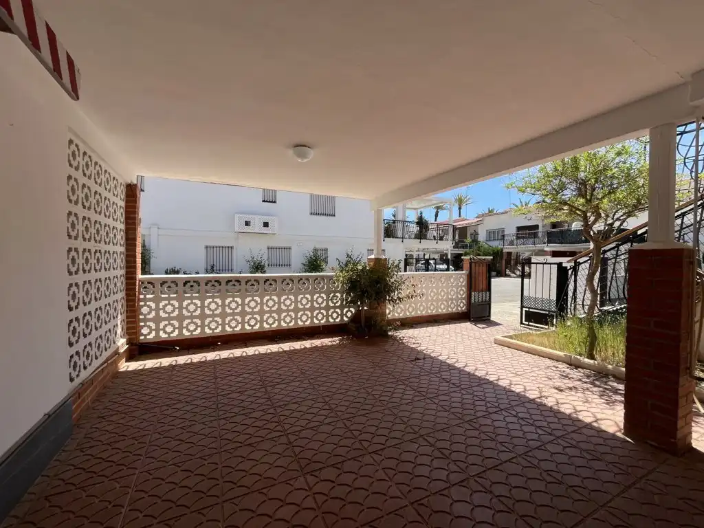 Vista exterior de Casa o xalet en venda en Orihuela amb Jardí privat, Terrassa i Traster
