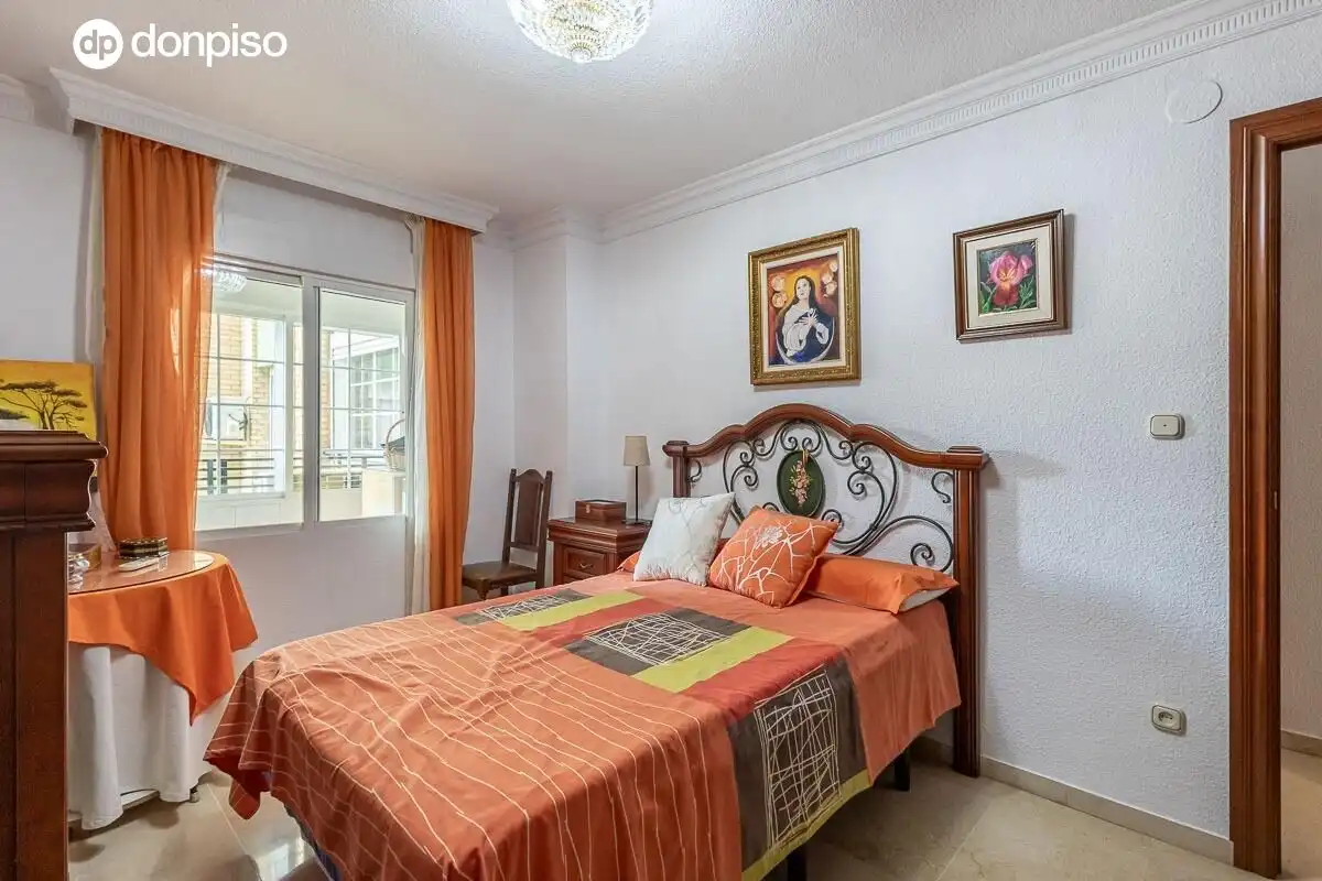Bedroom of Flat for sale in Granada