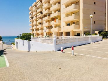 Apartment with balcony to rent in Playa de las Gaviotas - El Pedrucho
