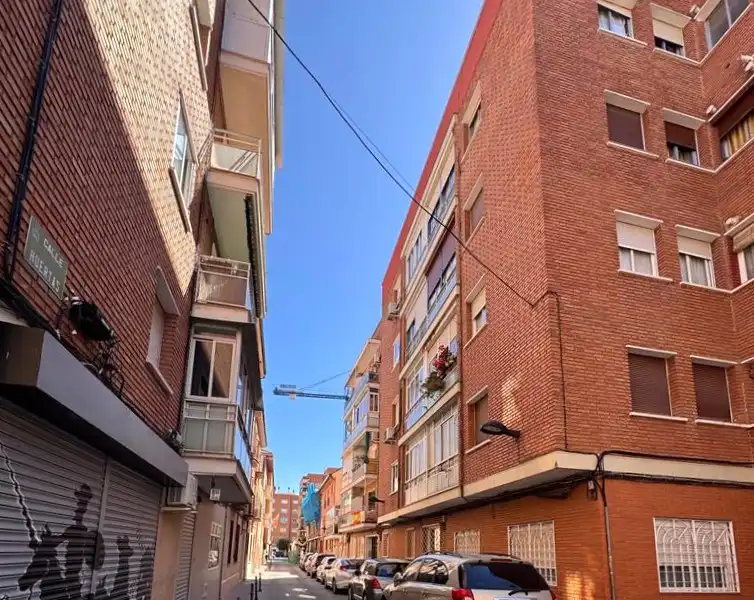 Vista exterior de Piso en venta en Alcalá de Henares