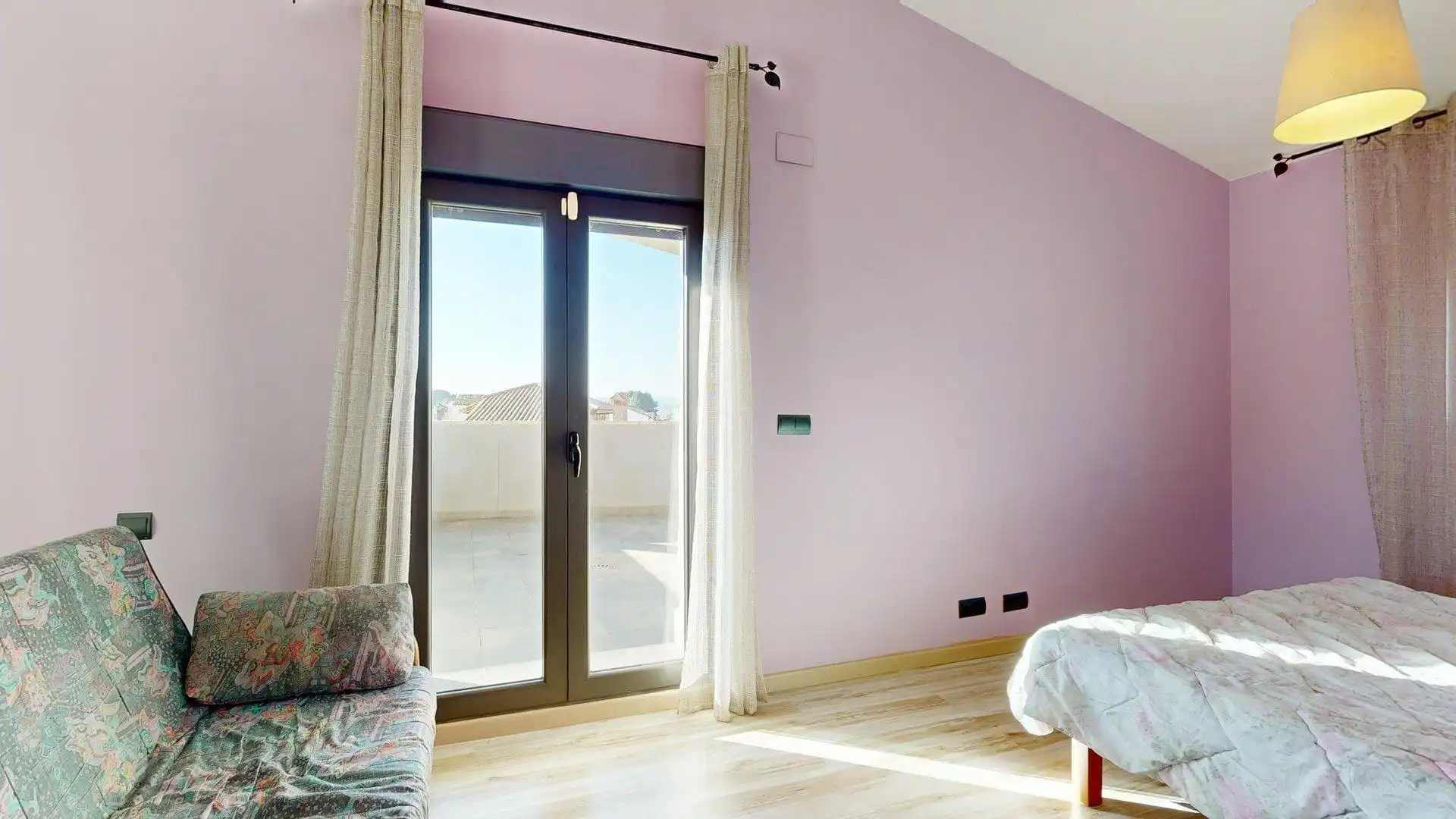 Schlafzimmer von Haus oder Chalet zum Verkauf in Nuez de Ebro mit Klimaanlage, Heizung und Privatgarten