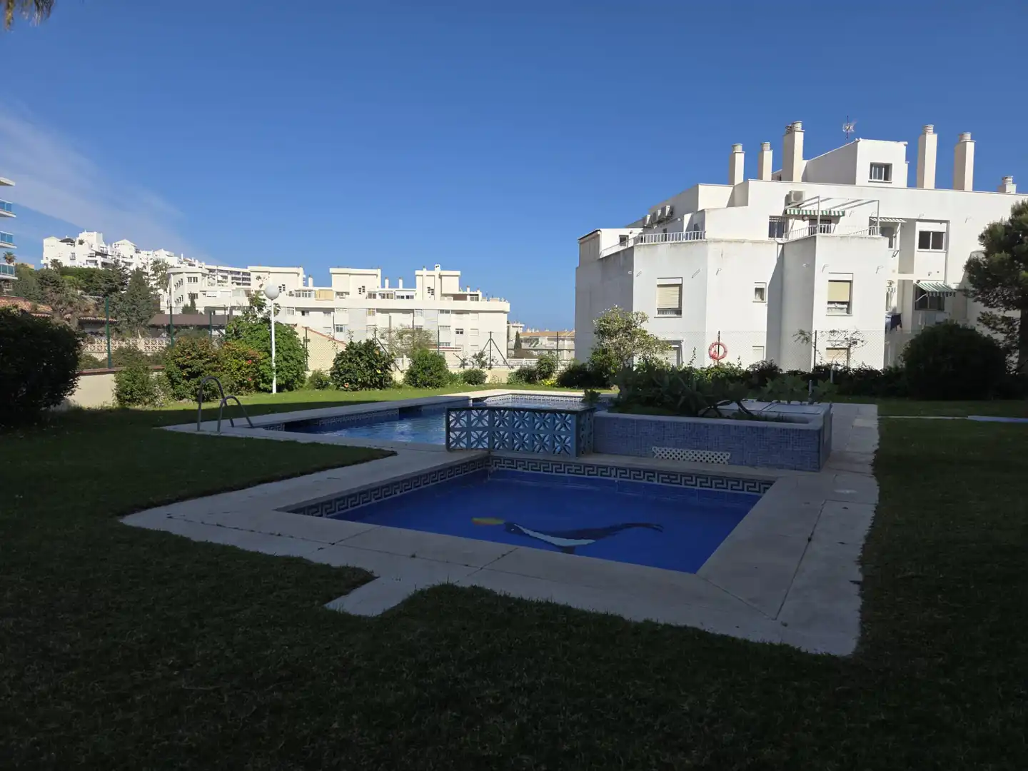Piscina de Apartamento en venta en Torremolinos con Terraza, Trastero y Horno