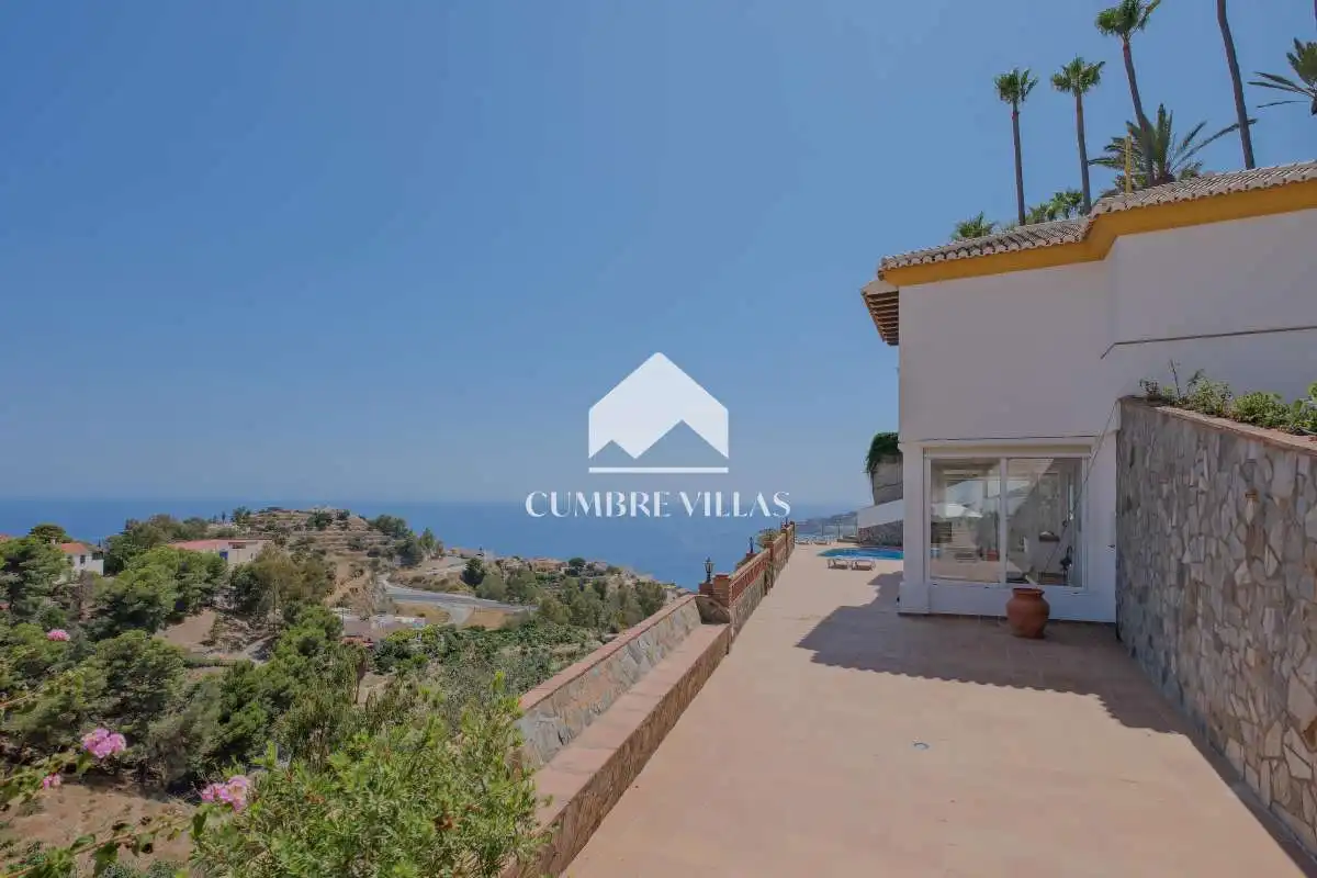Vista exterior de Casa o chalet en venta en Almuñécar con Terraza, Amueblado y Internet