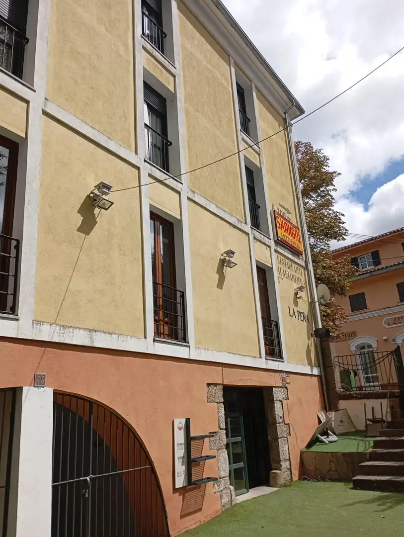 Vista exterior de Edificio en venta en Baños de Montemayor