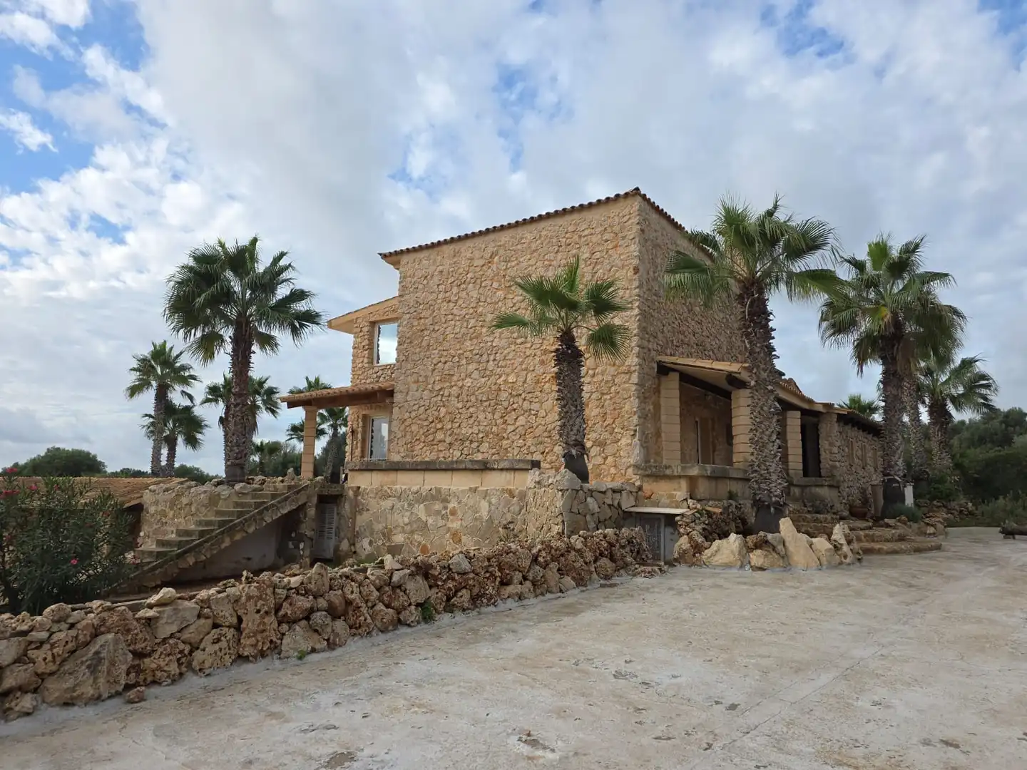 Vista exterior de Finca rústica en venta en Sant Llorenç des Cardassar con Aire acondicionado, Calefacción y Trastero