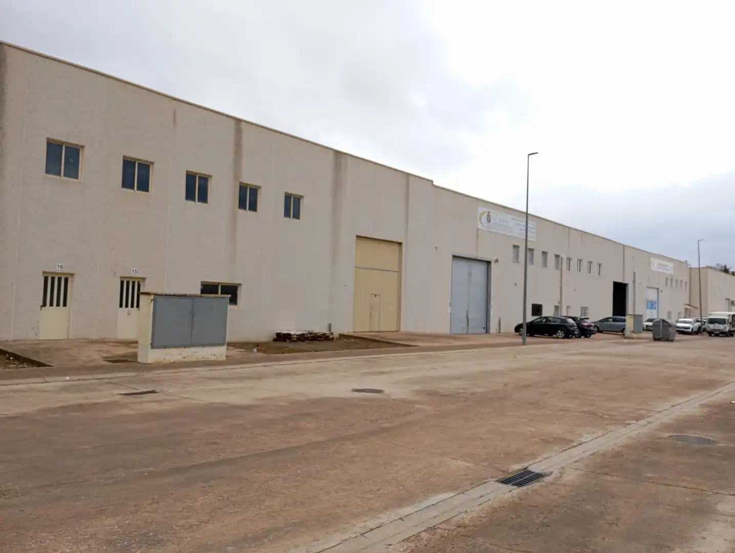 Außenansicht von Fabrikhallen zur Miete in Calatayud