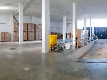 Industrial building for sale in Avenida del Peronne
