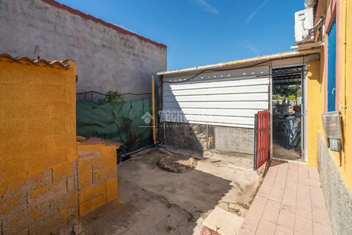 Vista exterior de Finca rústica en venta en Linares con Aire acondicionado, Jardín privado y Terraza