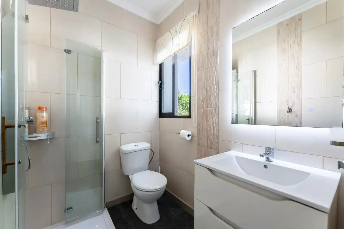 Bathroom of Houses for sale in Málaga  with Air Conditioner, Heating and Private garden
