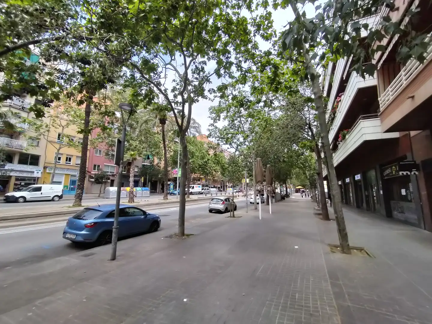 Vista exterior de Edifici en venda en Barcelona