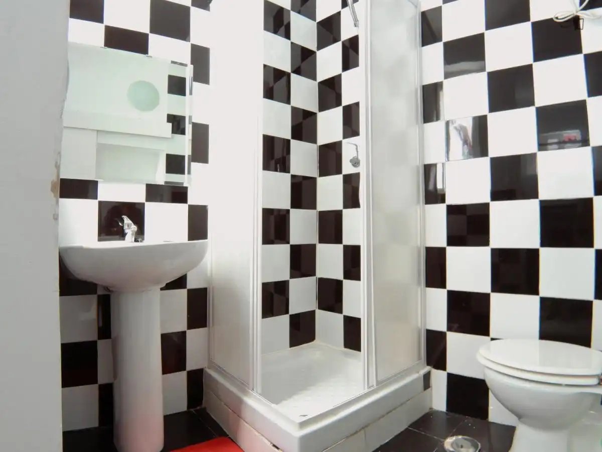 Study for rent in Valdeacederas