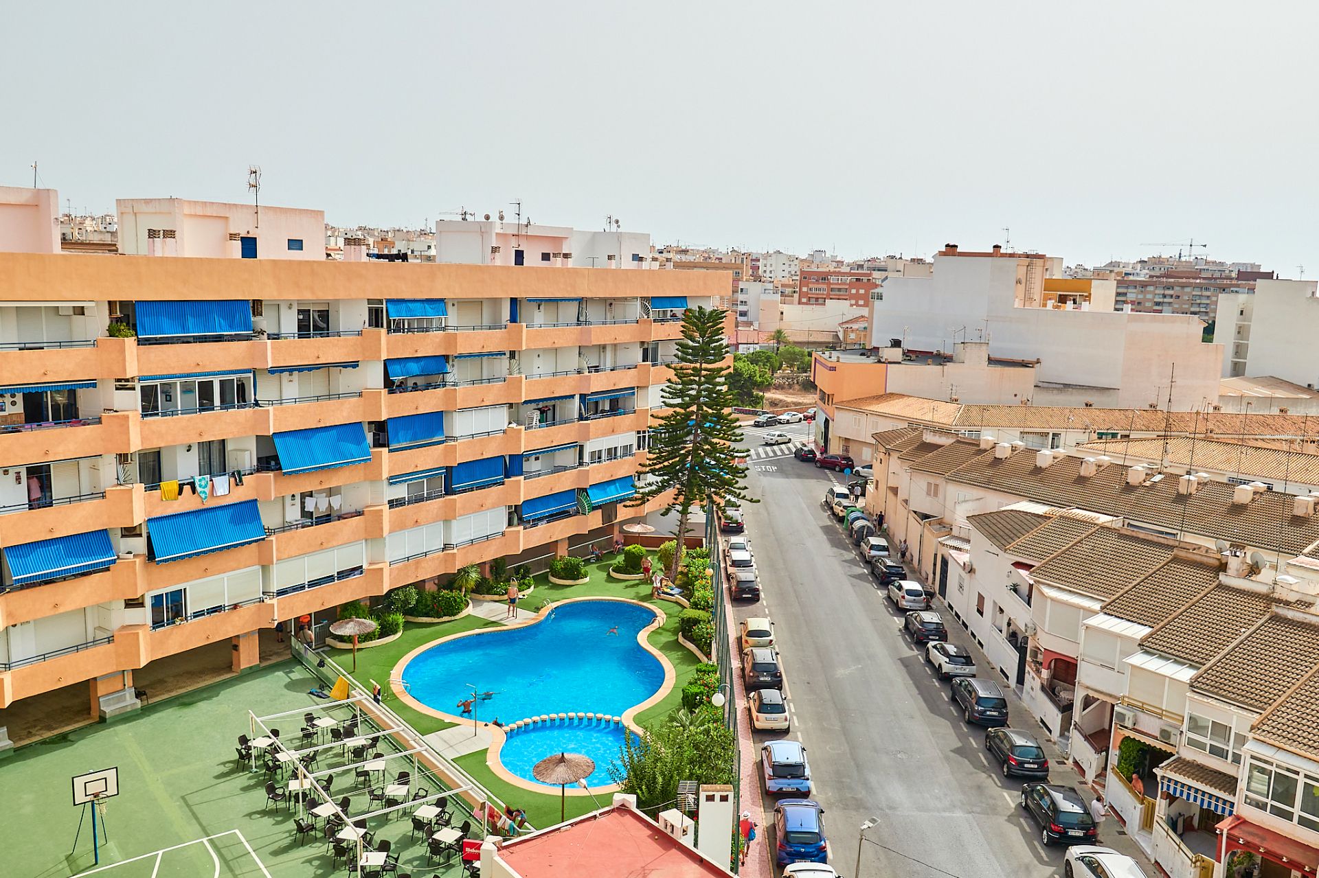 Vista exterior de Pis de lloguer en Torrevieja amb Aire condicionat, Jardí privat i Terrassa