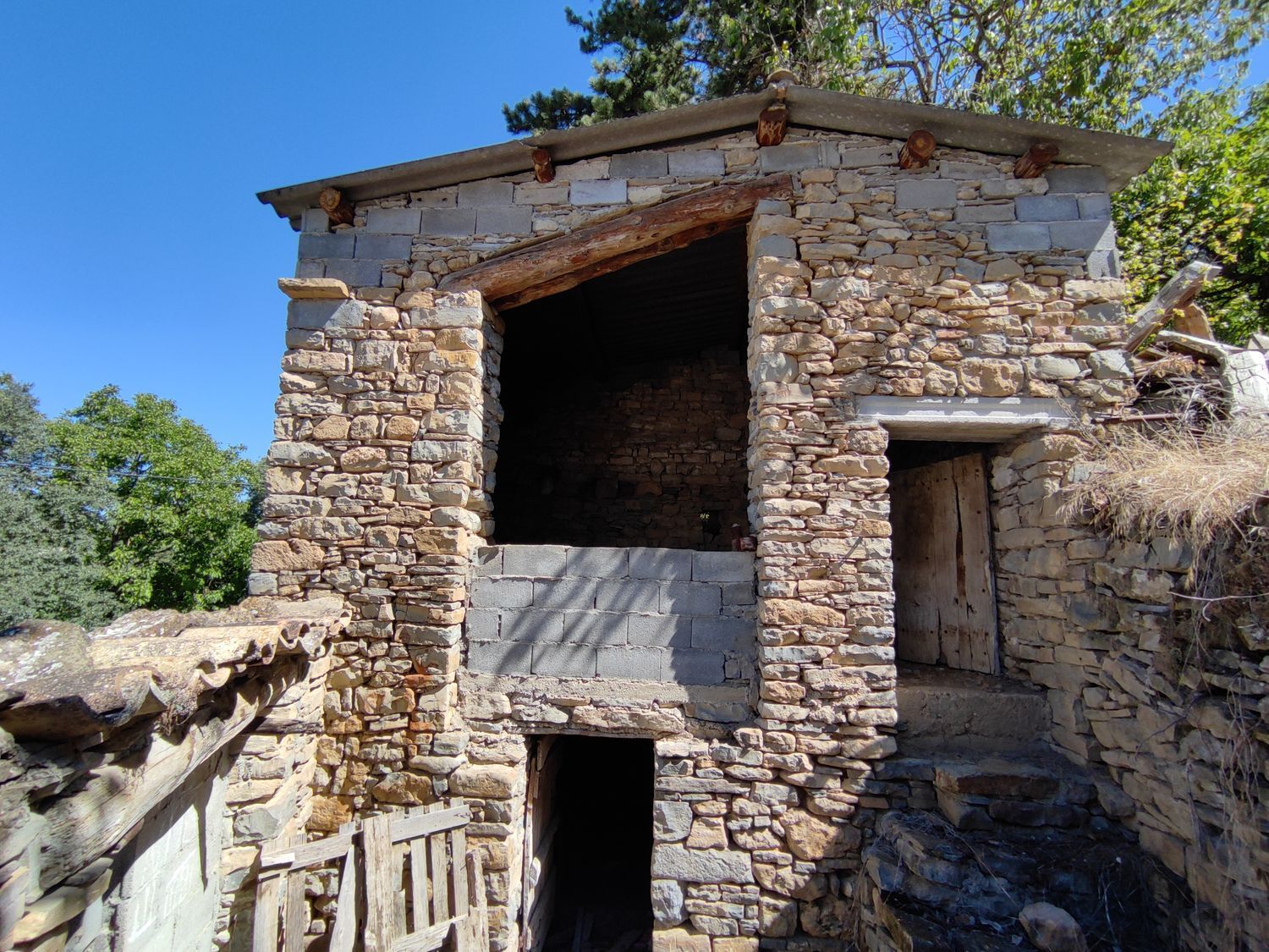 Außenansicht von Country house zum Verkauf in La Fueva