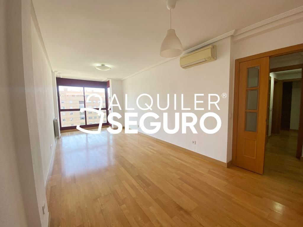 Dormitori de Pis de lloguer en  Madrid Capital amb Aire condicionat, Calefacció i Terrassa