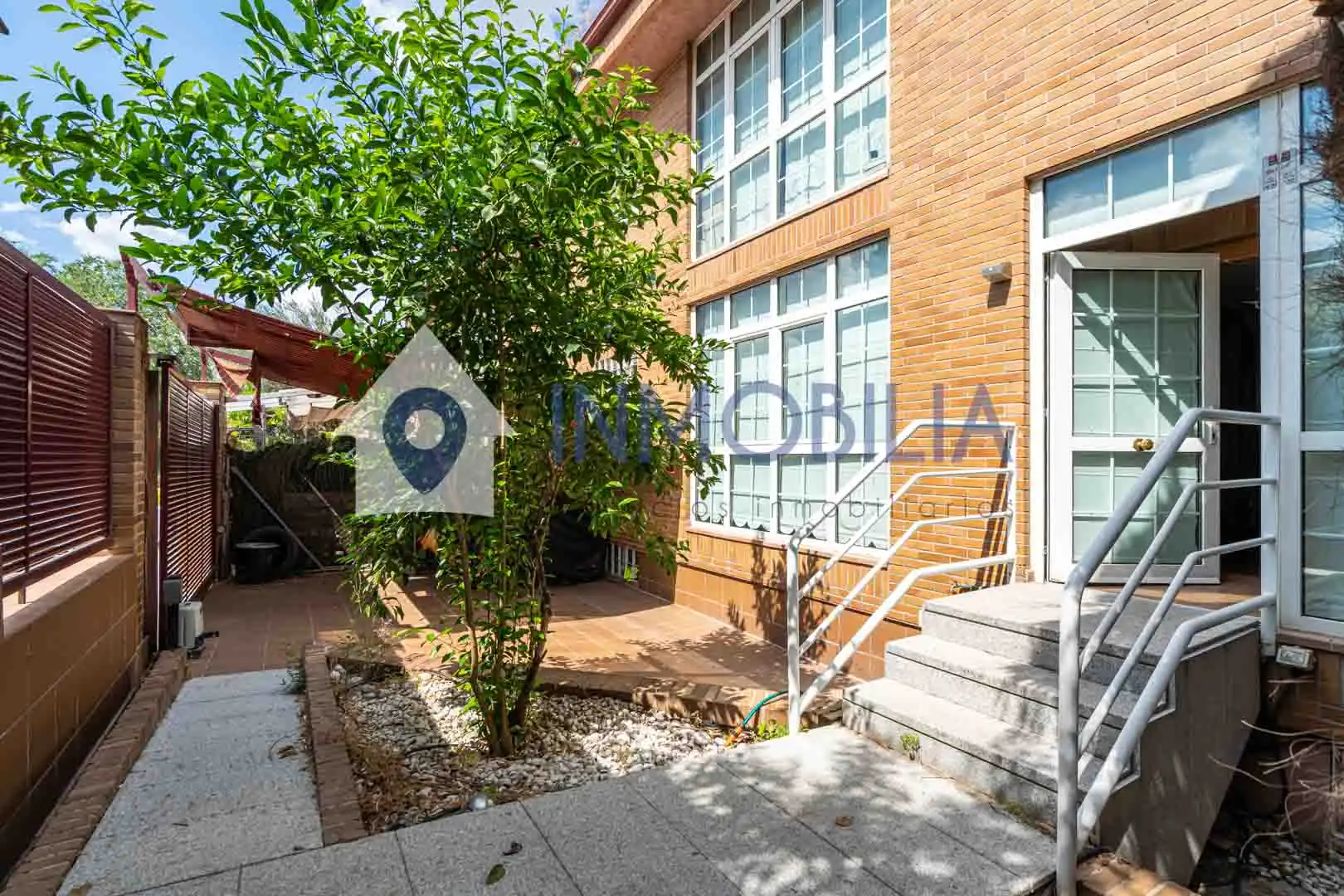 Vista exterior de Casa adosada en venta en Madrid con Aire acondicionado, Calefacción y Jardín privado