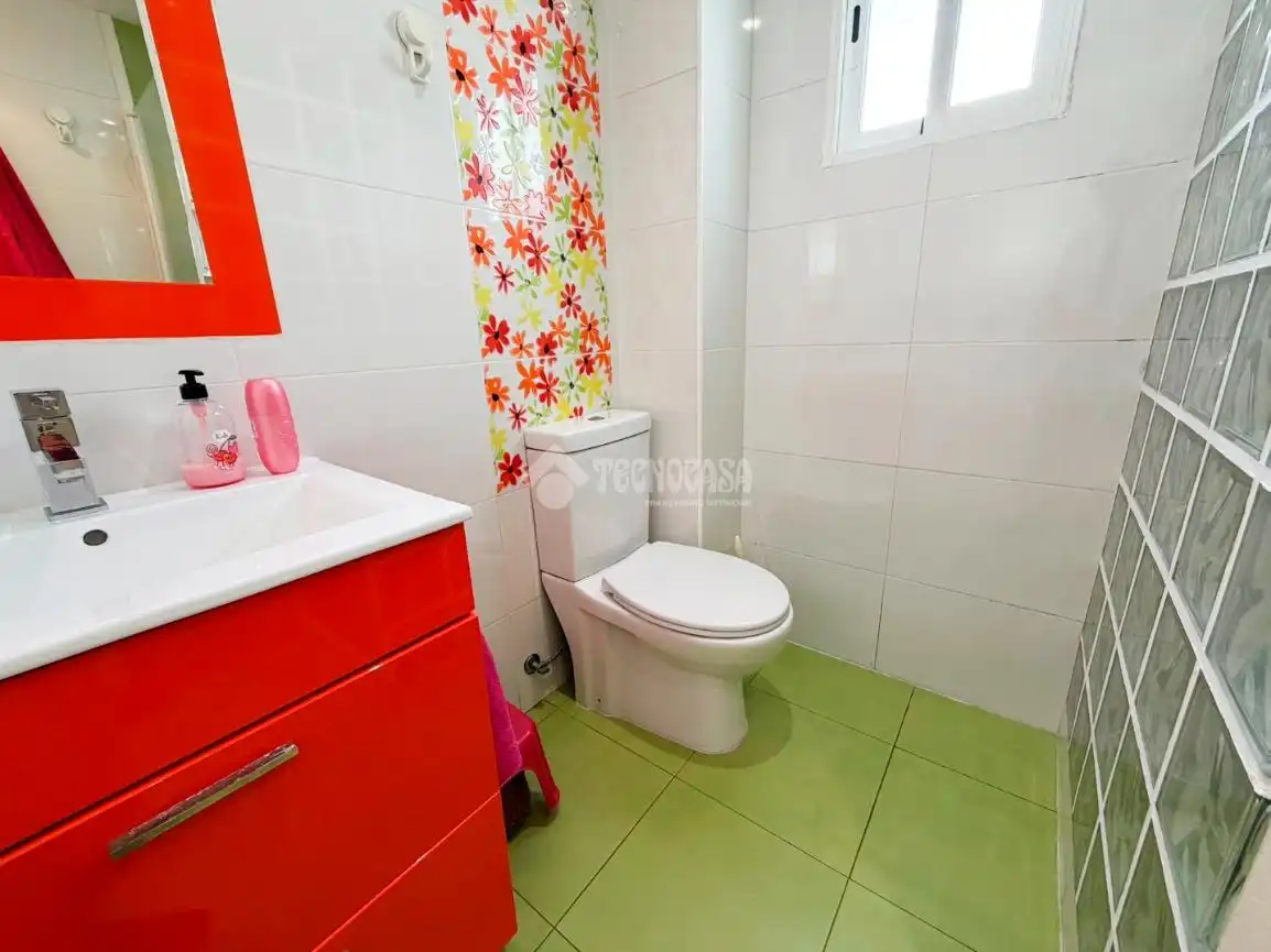Badezimmer von Wohnung zum Verkauf in Zaragoza mit Klimaanlage, Heizung und Parkett