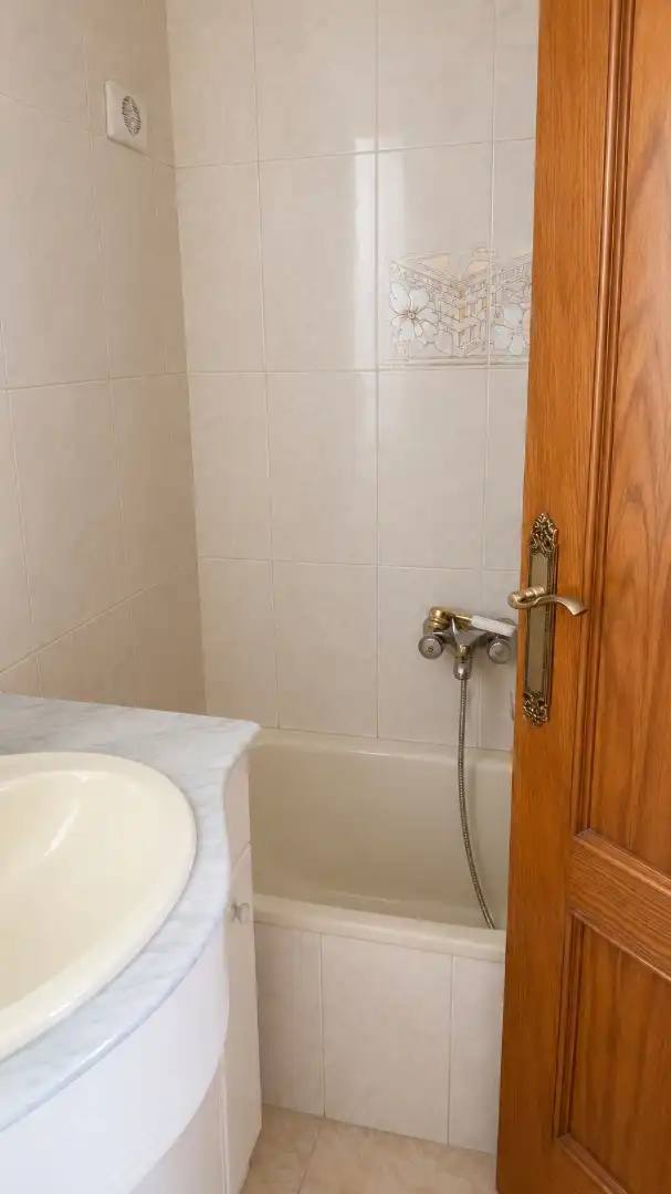 Bany de Casa adosada de lloguer en Utiel amb Terrassa, Moblat i Forn