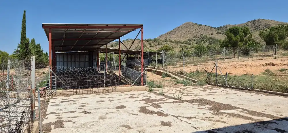 Vista exterior de Terreno en venta en Hellín