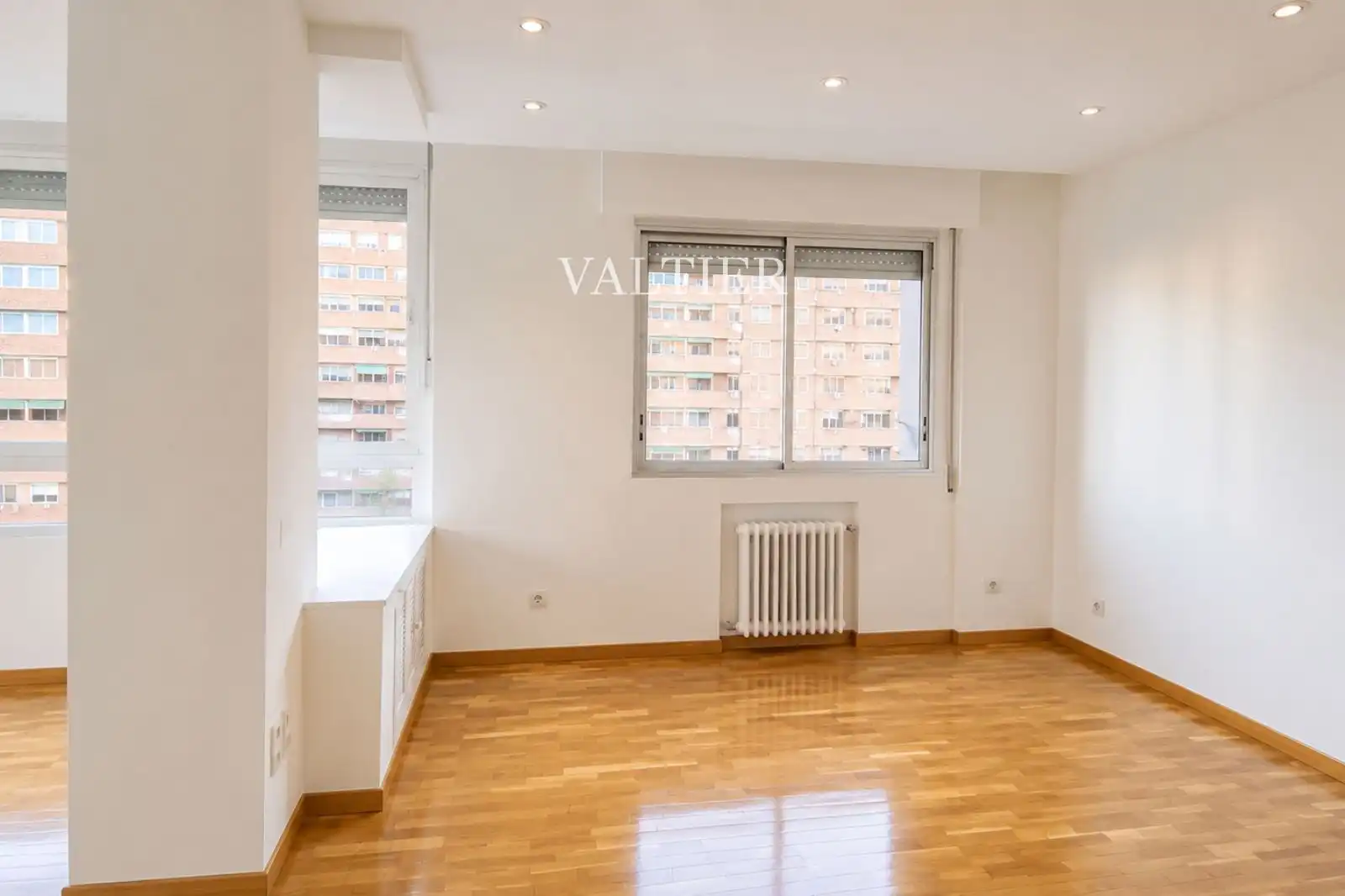 Bedroom of Flat for rent in Madrid  with Air Conditioner, Swimming Pool and Community pool