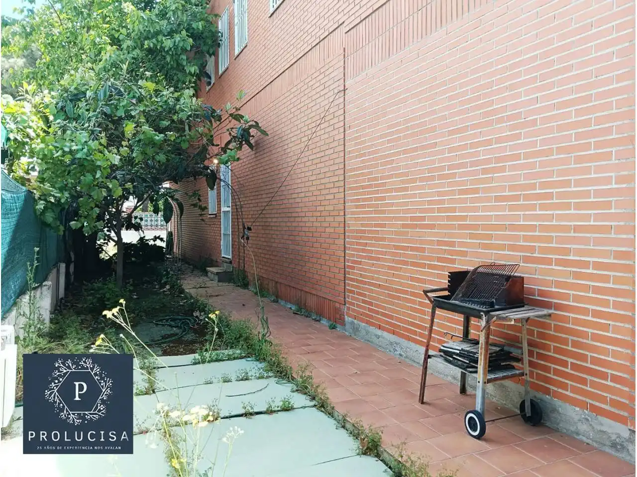Vista exterior de Casa o chalet en venta en Serranillos del Valle con Calefacción, Terraza y Piscina