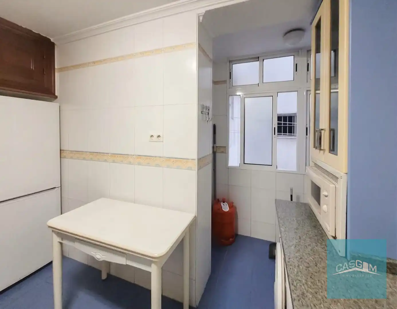 Cuina de Pis en venda en Huelva amb Forn, Rentadora i Microones
