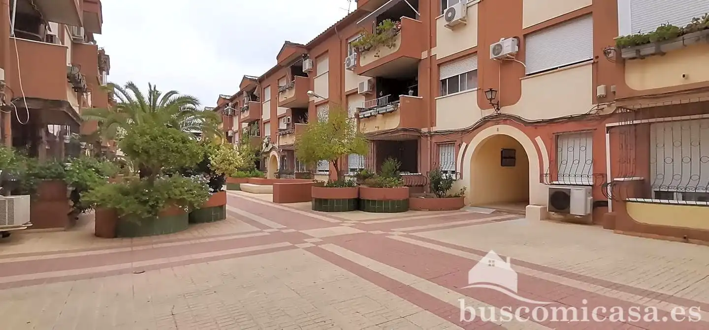 Vista exterior de Pis en venda en Linares amb Aire condicionat, Calefacció i Balcó