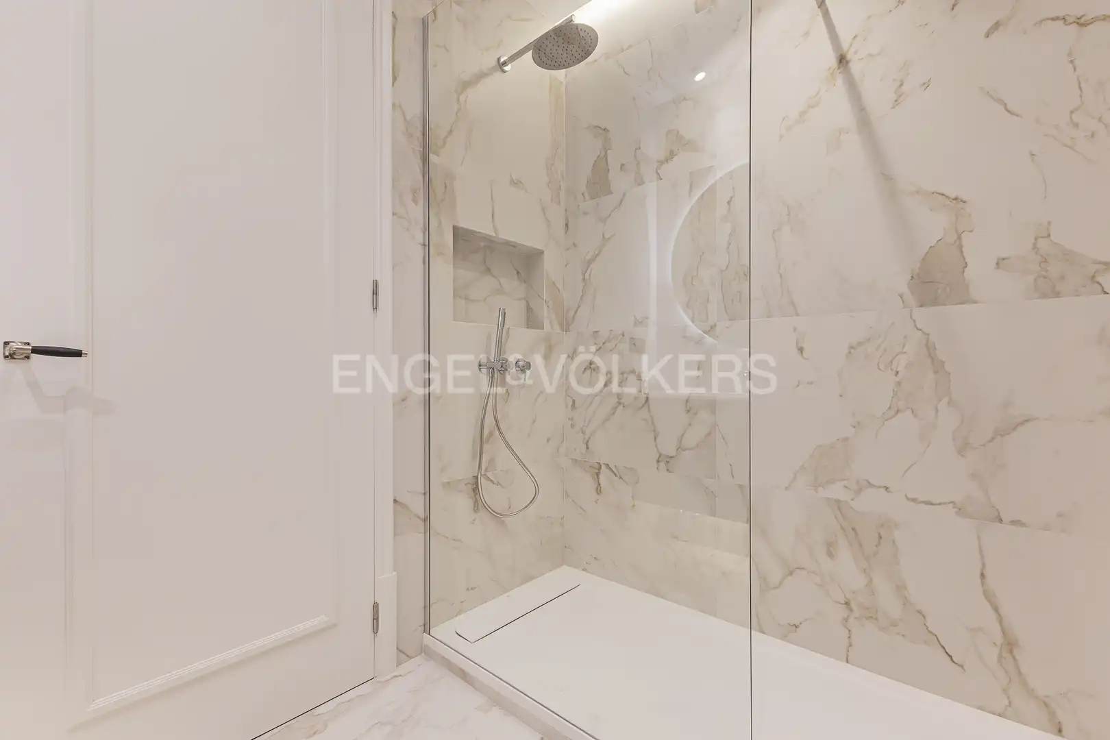 Baño de Piso de alquiler en Barcelona con Aire acondicionado, Calefacción y Parquet