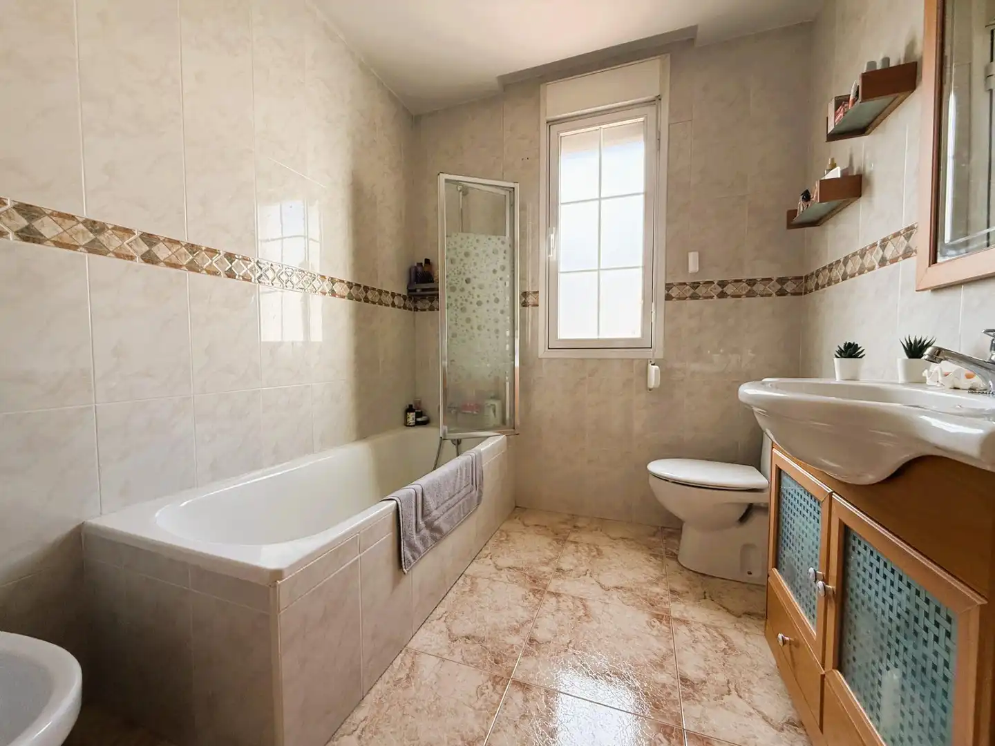 Baño de Casa adosada en venta en Loeches con Calefacción, Jardín privado y Terraza