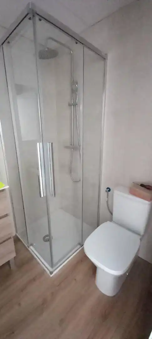 Badezimmer von Wohnung zum Verkauf in Murcia mit Klimaanlage und Balkon
