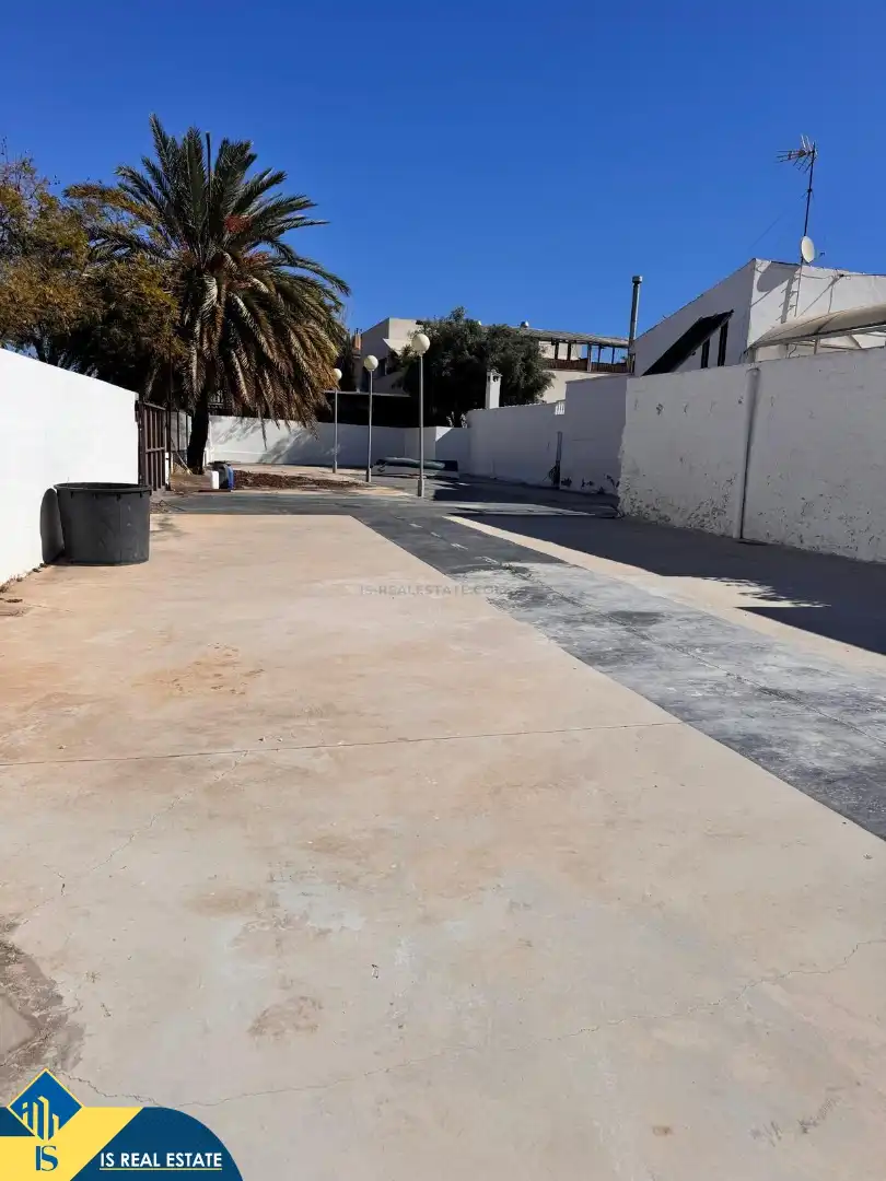 Aparcament de Casa o xalet en venda en Alicante / Alacant amb Terrassa i Moblat