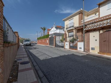 Casa aparellada en venda a Villa de Otura