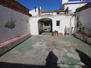 Terraced house for sale in Canuta
