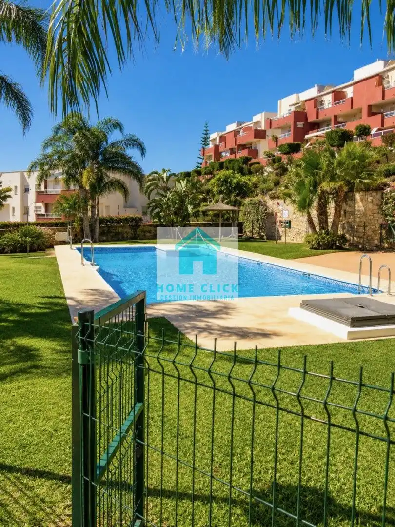 Jardí de Apartament de lloguer en Benalmádena amb Aire condicionat, Calefacció i Jardí privat