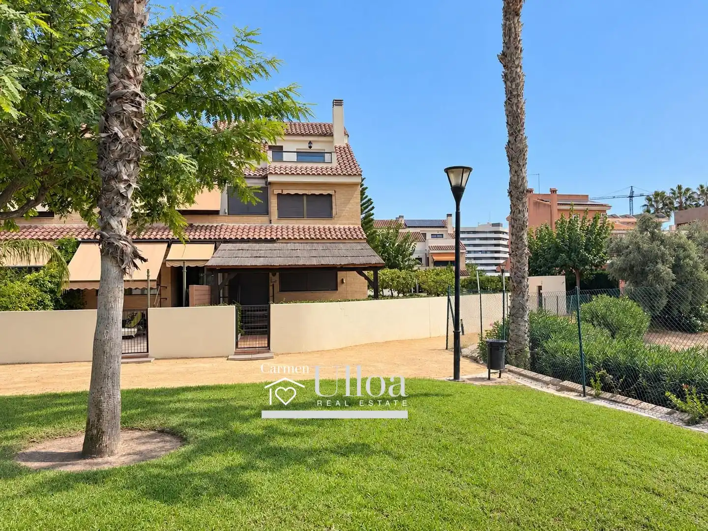 Vista exterior de Casa o chalet en venta en Alicante / Alacant con Aire acondicionado, Calefacción y Jardín privado