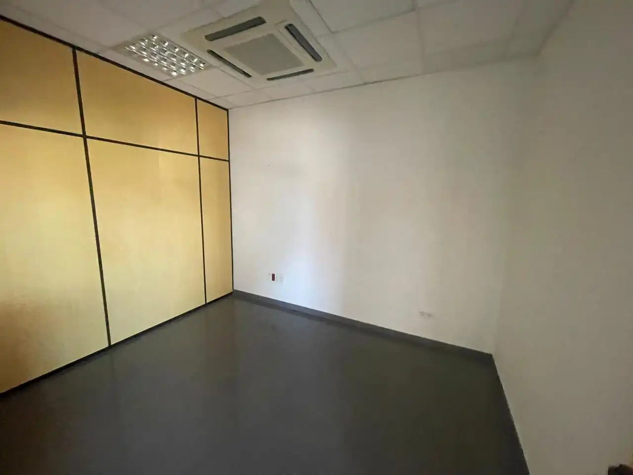 Gewerbefläche zum Verkauf in Calle Secundino Delgado 5, imagen 11