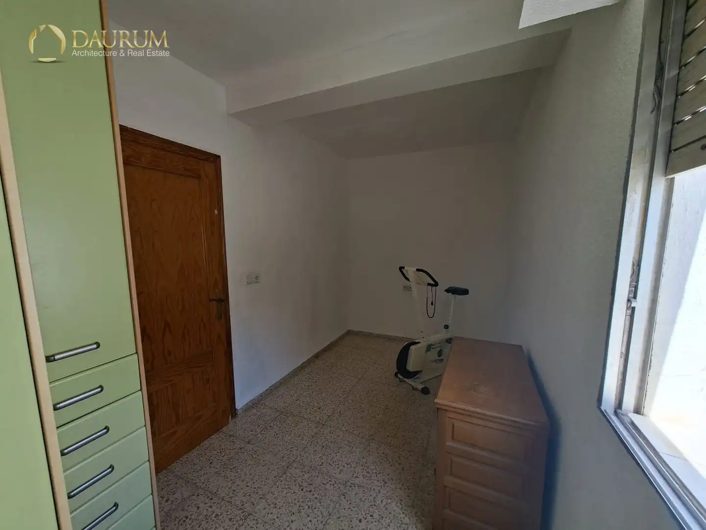 Dachboden zum Verkauf in Alicante / Alacant mit Klimaanlage, Abstellraum und Möbliert
