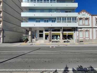 Gewerbefläche zur Miete in Avenida de Rosalía de Castro