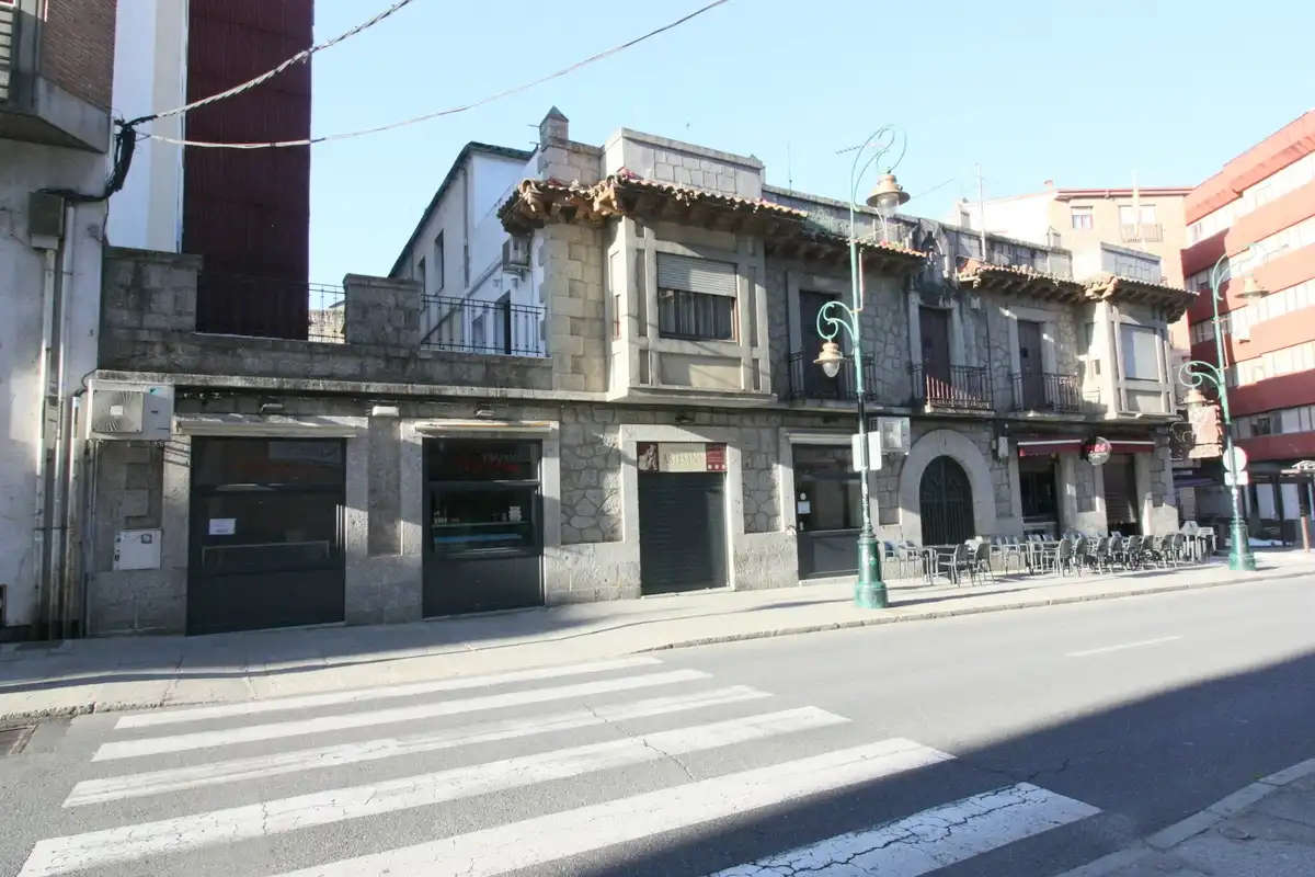 Vista exterior de Edificio en venta en Arenas de San Pedro