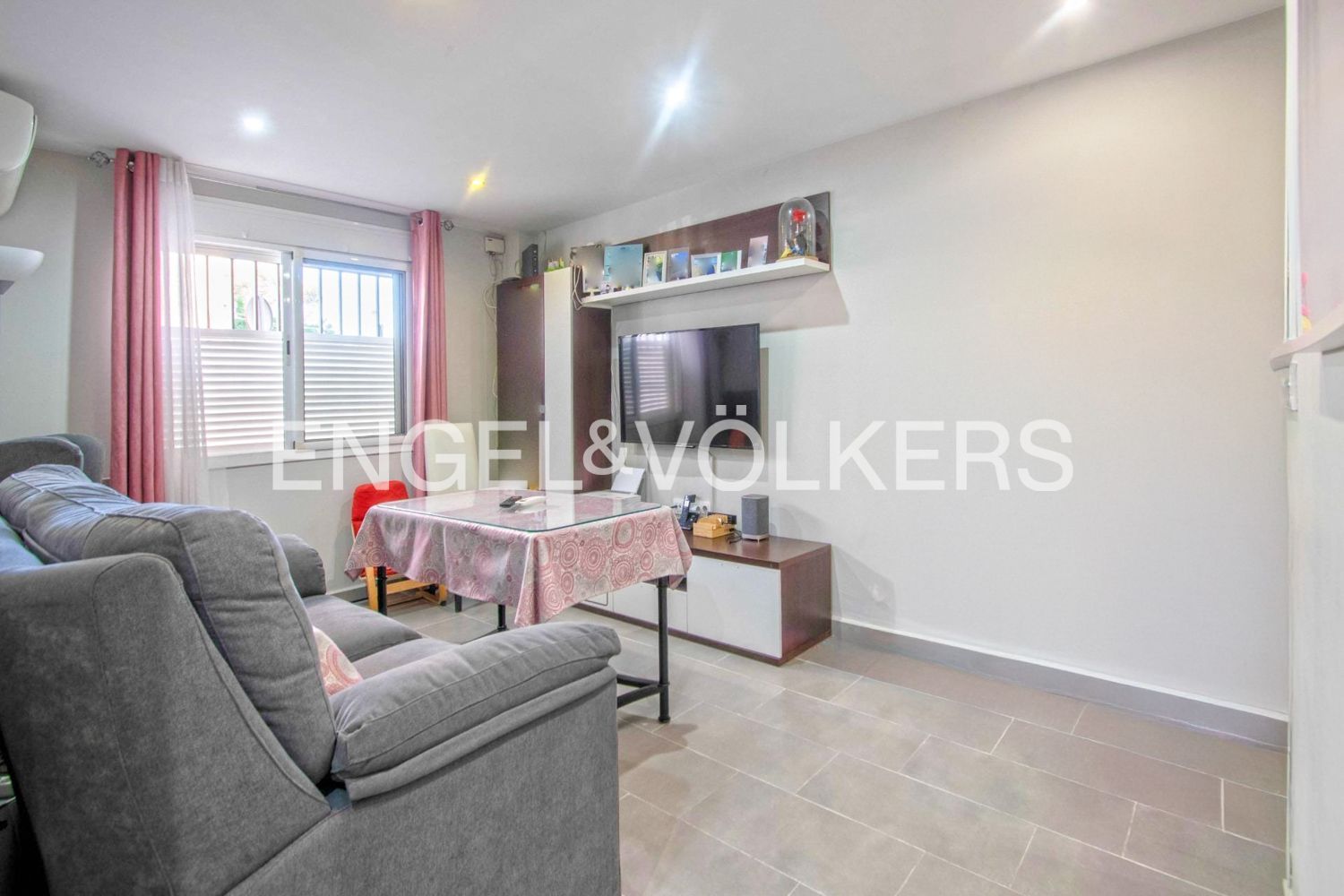 Living room of Apartment for sale in  Sevilla Capital  with Air Conditioner and Heating