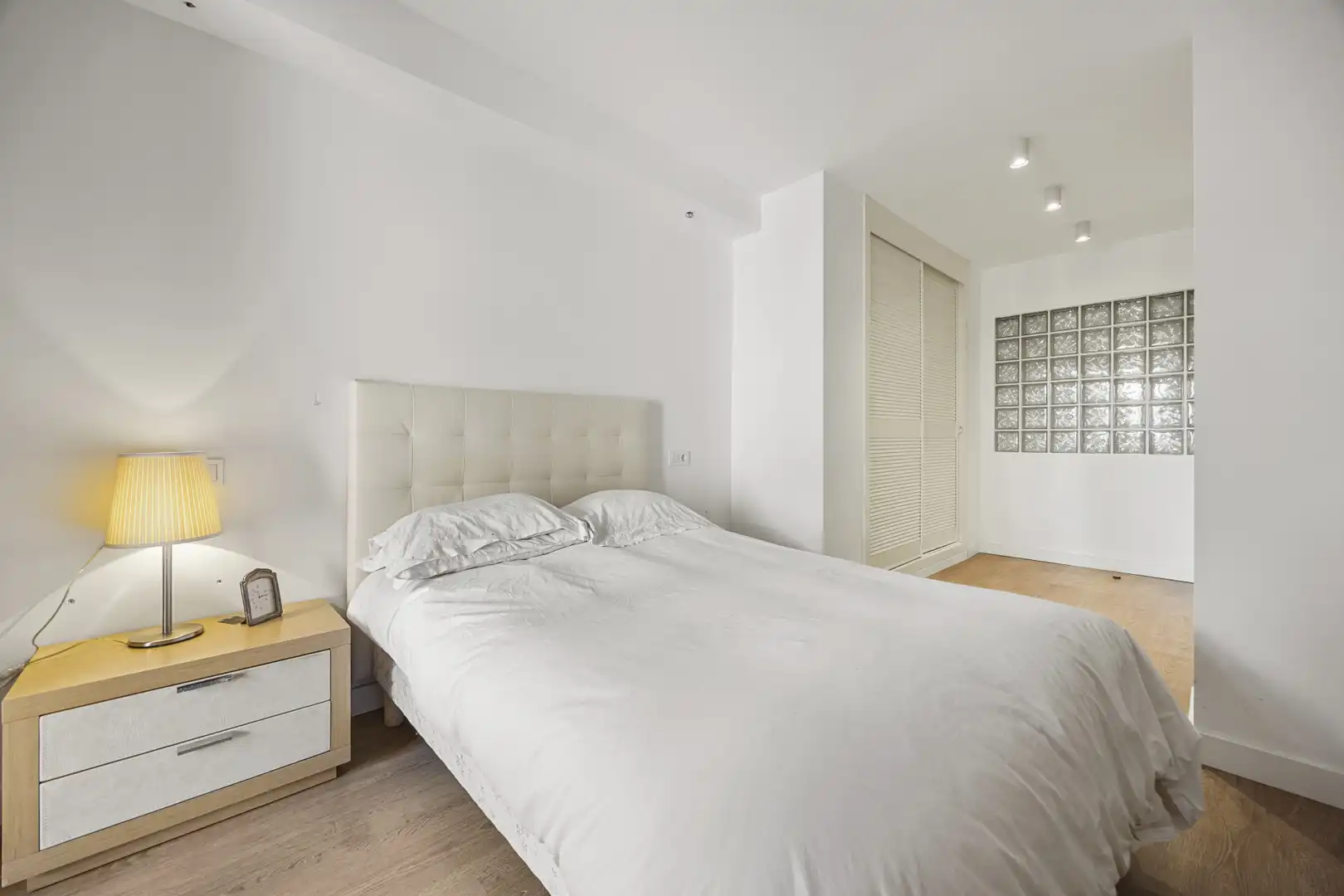 Habitación de Apartamento en venta en Benahavís con Aire acondicionado, Terraza y Piscina